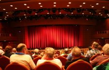 Miksi teatteri on suosittua?